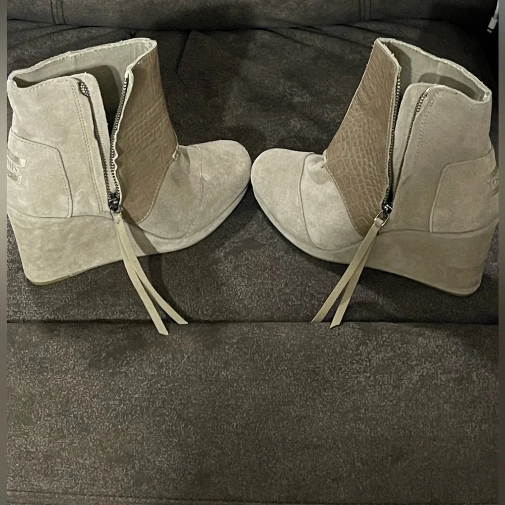 Toms Suede Wedge Ankle Boots in Tan and Cream